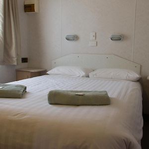 Deluxe One-Bedroom Cabin No Pets Allowed